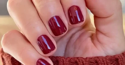 Short nails with glossy burgundy polish